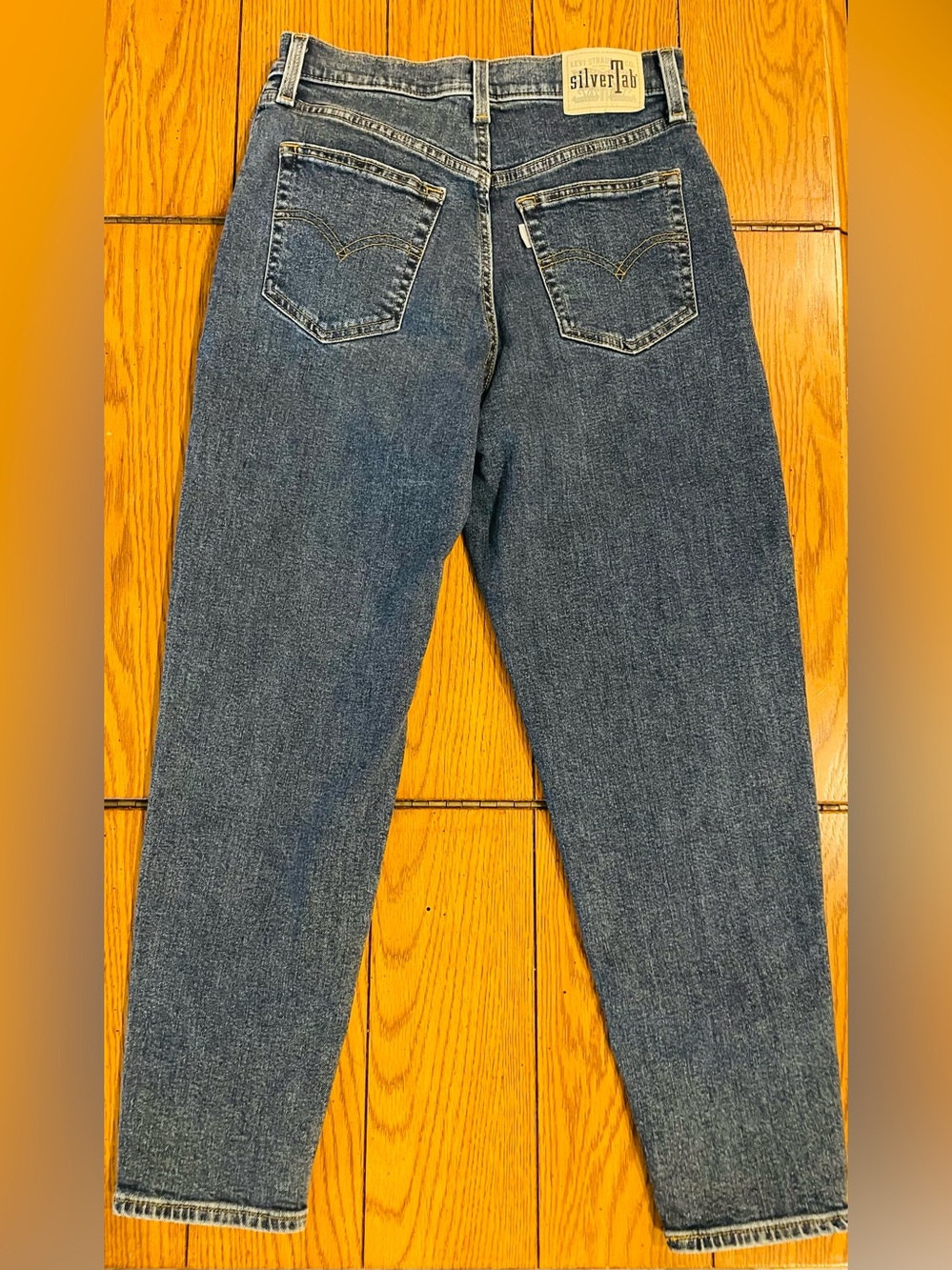 Levi’s Silver Tab Mom Jeans, blue denim, size 28, high rise, pockets